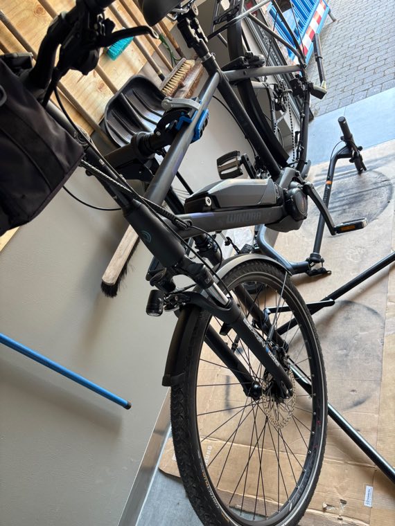 Fahrrad in Bearbeitung in der Werkstatt